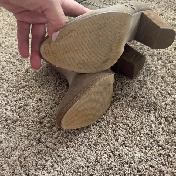 Stylish Tan Ankle Boots for Women - Picture 7 of 7